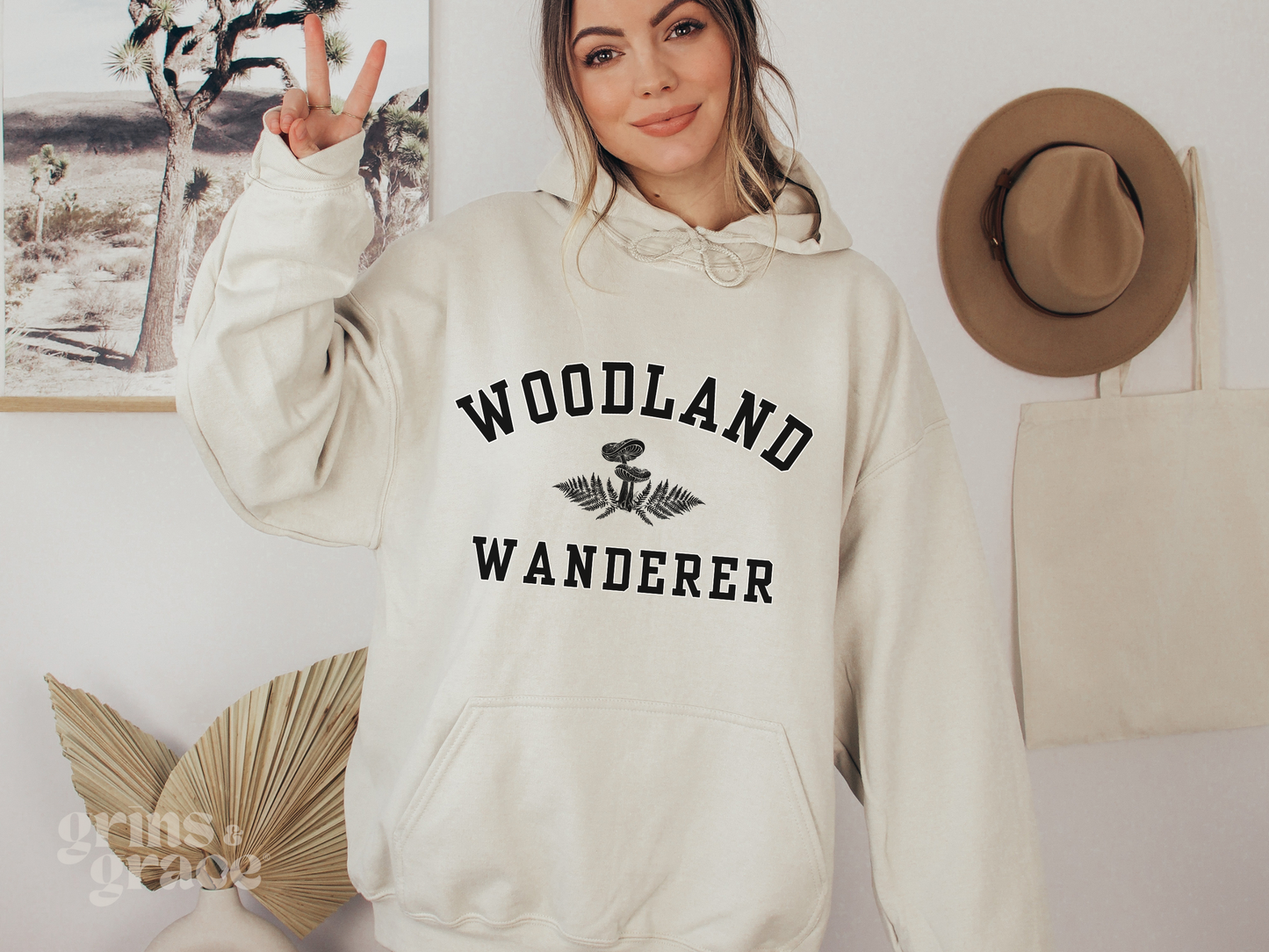 'WOODLAND WANDERER' WOMENS HOODIE | BLACK & WHITE