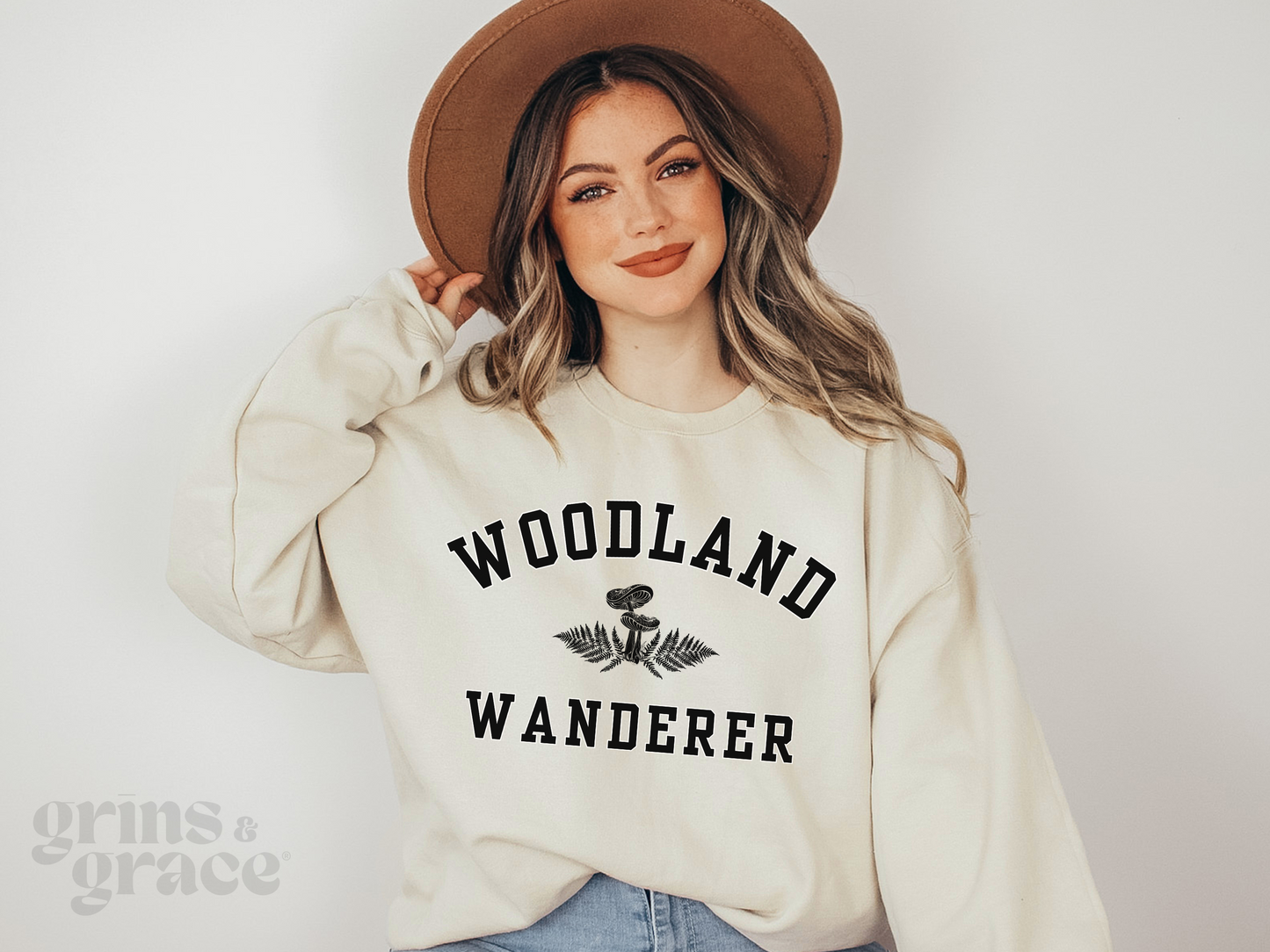 WOODLAND WANDERER WOMENS SWEATSHIRT | BLACK & WHITE