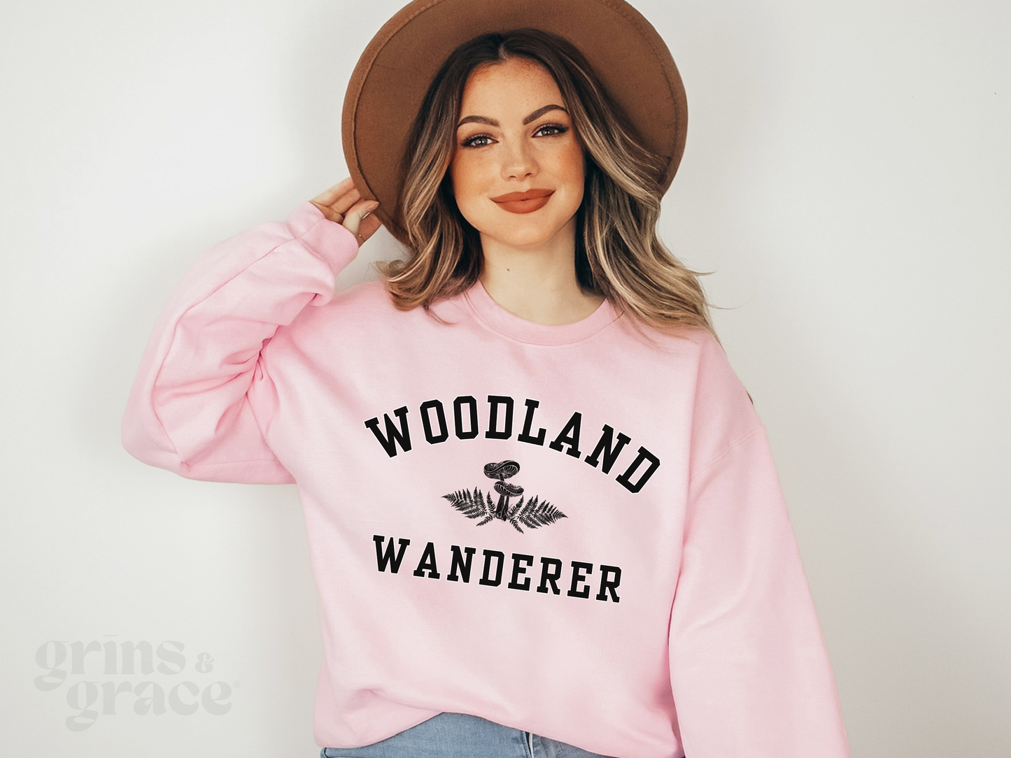 WOODLAND WANDERER WOMENS SWEATSHIRT | BLACK & WHITE