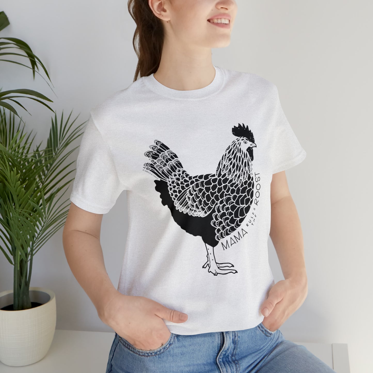 'MAMA RULES THE ROOST' CHICKEN MOM T-SHIRT