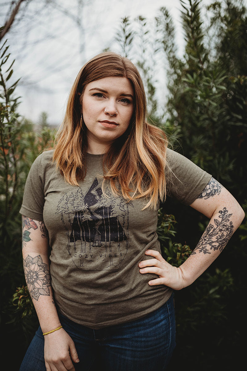 'COZY VIBES' UNISEX T-SHIRT